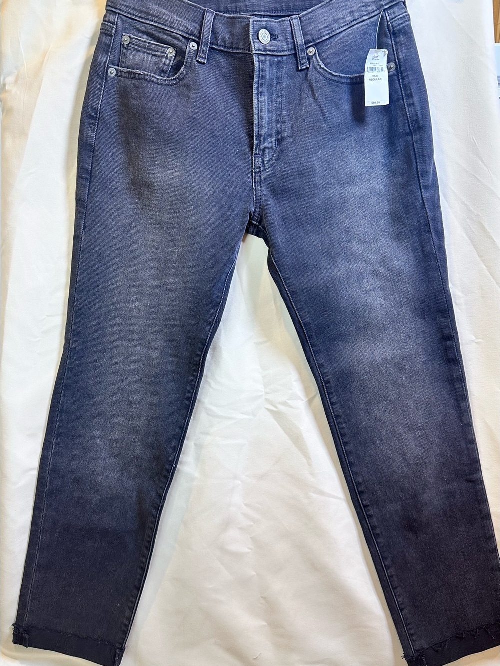 Gap girlfriend mid rise in black straight leg with frayed hem NWT size 25/0 R